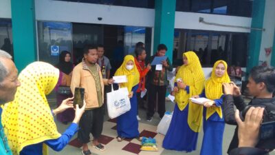 YBM PLN Gandeng Dinsos Kendari Bagikan Sembako Kepada masyarakat Penderita Disabilitas