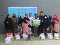 PT Paragon dan IZI Sultra Bagikan Paket Sembako Warga Kendari