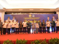 Dikbud Sultra Launching Jahitan Seragam Sekolah Karya Siswa SMK, Ali Mazi Beri Apresiasi 