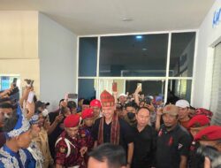 Tiba di Bandara Haluoleo, Teriakan Ganjar Presiden Menggema