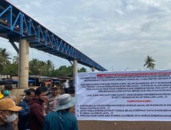 Puluhan Warga Desa Lalimbue Jaya Blokade Jalan, Ini Tuntutannya