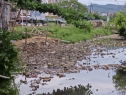 Salah Satu Sungai di Kendari Dipenuhi Sampah, Warga Ngeluh Sering Banjir dan Bau