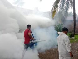 Cegah DBD, Polsek Rate-Rate Gandeng Puskesmas Gelar Fogging