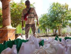 PT GKP Bagikan Bingkisan Lebaran Kepada Masyarakat Lingkar Tambang