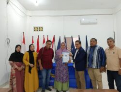 Bacalon Gubernur Sultra Wa Ode Nurhayati Kembalikan Formulir Pendaftaran di DPW Partai Nasdem