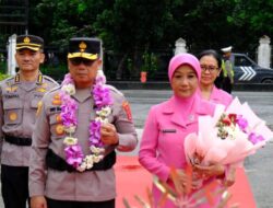 Kedatangan Kapolda Sultra Brigjen Pol Dwi Irianto Disambut Dengan Tari Mondotambe dan Tradisi Pedang Pora