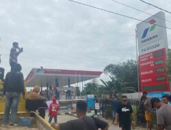 Dugaan Penimbunan BBM Bersubsidi, Puluhan Sopir Truk Geruduk SPBU di Amoito Konsel