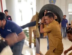 Protes Soal Galian Telkom di Jalan Raya, Sejumlah Masa Aksi Dipukuli Oknum Staf DPRD Kota Kendari