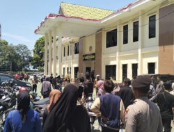 Sidang Kasus Menantu Bunuh Mertua di PN Kendari, Keluarga Korban Kejar Pelaku