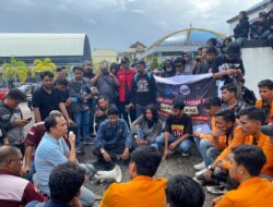 Tolak Revisi UU Pilkada, Massa Mahasiswa Datangi Kantor DPRD Sultra