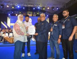 Dihadapan Ribuan Masyarakat, Ali Mazi Serukan Dukungan untuk Siska-Sudirman di Pilwali Kendari
