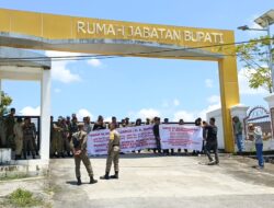 Tidak Ada Kepastian Ganti Rugi Lahan, Ahli Waris Segel Rujab Bupati Konsel