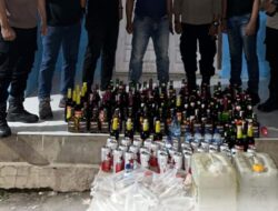 Polisi Sita Ratusan Liter Miras Tradisional di Boton Tengah