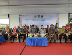 Hadiri Penyerahan Sertipikat Redistribusi Tanah 2024, Ini Pesan Kanwil BPN Sultra