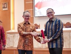 Kukuhkan Kepala OJK Sultra, Ini Harapan Mahendra Siregar