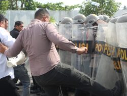 Menjelang Hari Buruh 2025, Ratusan Polisi di Kendari Laksanakan Simulasi Pengamanan