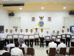 Penyerahan Piagam Penghargaan Penyelesaian Kegiatan PTSL Tahun Anggaran 2025