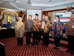 Menteri Nusron Serahkan Ratusan Sertipikat Tanah Aset Pemda Se-Jawa Tengah