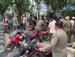 Gerak Cepat, Wali Kota Kendari Kerahkan Satpol PP Tertibkan Parkir Liar di Trotoar Samping Mall The Park