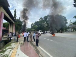 Dugaan Penyalahgunaan Wewenang, Rektor UHO Zamrun Firihu Didemo