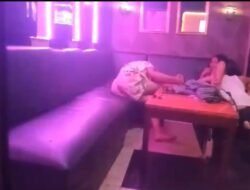 Aksi Sejoli Diduga Hubungan Intim di Tempat Karaoke di Wakatobi Viral