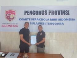 Ketua Asprov KSMI Sultra Serahkan Mandat Askab KSMI Muna kepada Darma Mainse Rachman