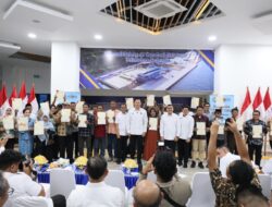 Serahkan 160 Sertipikat Tanah di Sulteng, Wamen Ossy Tekankan Bentuk Komitmen Negara Hadirkan Kepastian Hukum