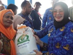 Salurkan Bantuan CBP 2025, Wali Kota Kendari Ajak Warga Manfaatkan Pekarangan untuk Tanam Pangan