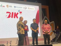 Terima Penghargaan BIK Award 2025 Dari OJK, Bupati Bombana : Ini Hasil Kerja Keras Sinergi Semua Pihak
