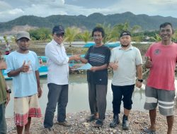 PT Hoffmen Energi Perkasa Serahkan 4 Unit Perahu kepada Nelayan di Desa Wawatu