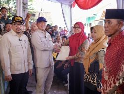 Menteri Nusron Serahkan 546 Sertipikat Hasil Konsolidasi Tanah di Jawa Tengah