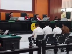Eks Bupati Koltim Abdul Azis Jalani Sidang Perdana Dugaan Suap Proyek RSUD Rp4,1 Miliar