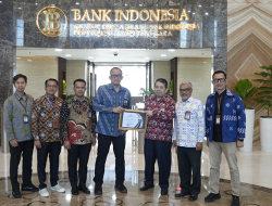 Aktif Sebagai Mitra Genting, BI Sultra Terima Penghargaan dari BKKBN