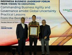 Chief Executive Officer Kalla Toyota Raih Penghargaan Indonesia Best CEO 2025