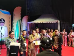 Aktif Mendukung Pembangunan melalui CSR, PT Marketindo Selaras Terima Penghargaan dari Bupati Konsel di HUT ke-23