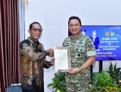 BPN Sultra Serahkan Sertifikat Tanah Hak Pakai Aset TNI AU di Konsel