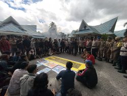 Puluhan Masyarakat Torobulu Gelar Aksi, Tuntut Hentikan Aktivitas PT WIN di Pemukiman