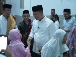 Bupati Irham Kalenggo dan Ketua BKMT Safari Ramadan di Ranomeeto Barat, Warga Sambut Hangat
