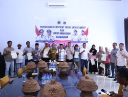 Kanwil BPN Sultra Serahkan Sertifikat Tanah ke Masyarakat Mubar