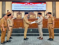 Pemkab Konsel Serahkan Raperda Perubahan tentang Desa ke DPRD
