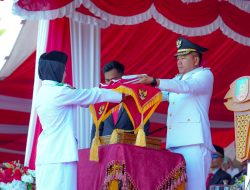 Paskibraka Sukses Kibarkan Sang Merah Putih di HUT ke-81 RI,  Bupati Irham Kalenggo beri Apresiasi