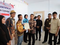 Percepat Pendaftaran Tanah, Kanwil BPN Sultra dan Kantah Kolaka Serahkan 152 Sertipikat PTSL