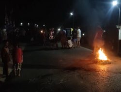 Pilkades Puao Ditunda, Warga Blokade Jalan Motaha-Kendari hingga Malam : Lalu Lintas Lumpuh