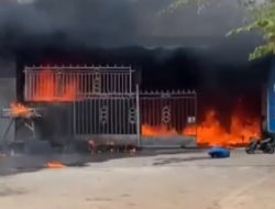 Kebakaran Hanguskan Tiga Rumah di BTN Bukit Marwah Land Kendari