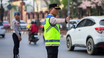 Implementasikan Quick Wins Kapolri, Wakapolda Sultra Turun Langsung Atur Lalu Lintas